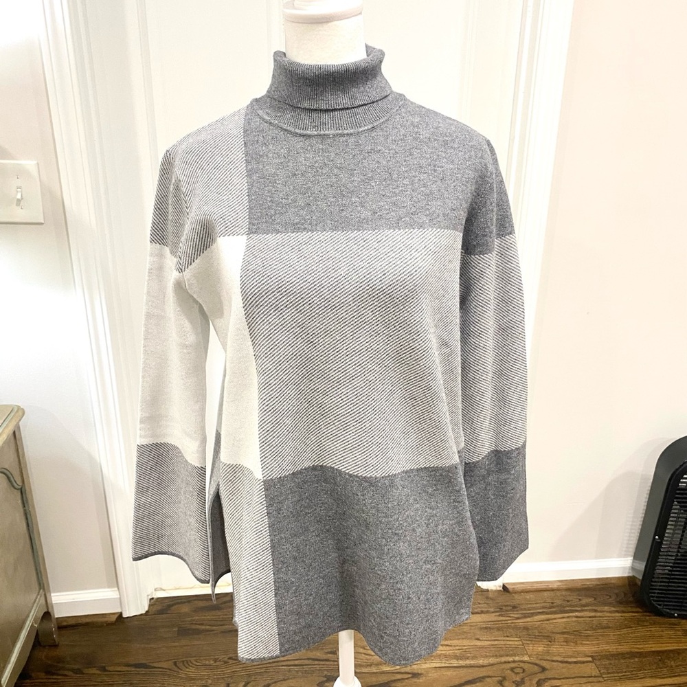 Lysse Gray and Cream Turtleneck Sweater Size M